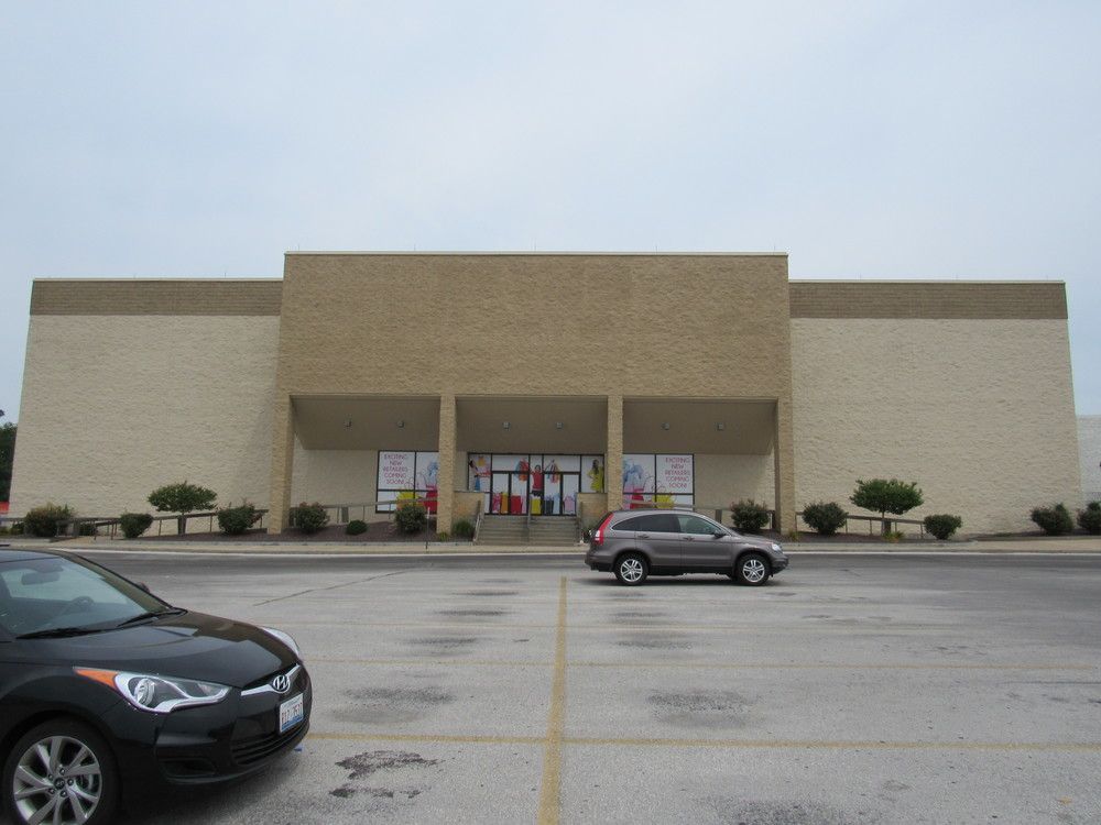 Quincy, IL Second Level Flex Space for Lease: 3203 Broadway St, Quincy, IL 62301